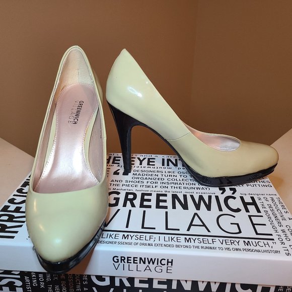 NWT "GREENWICH VILLAGE" LEATHER PATENT PUMPS - Picture 1 of 8